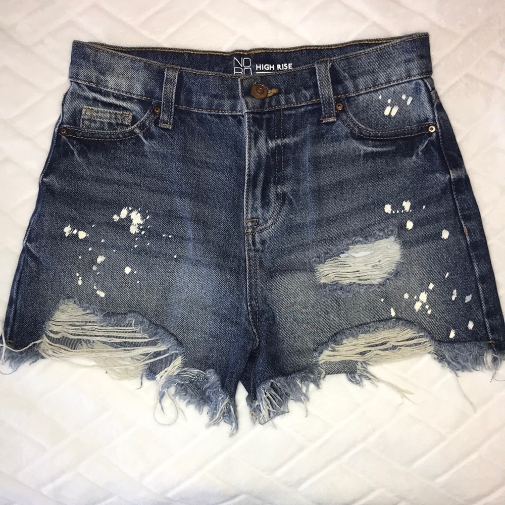 No boundaries size one high-rise shorts